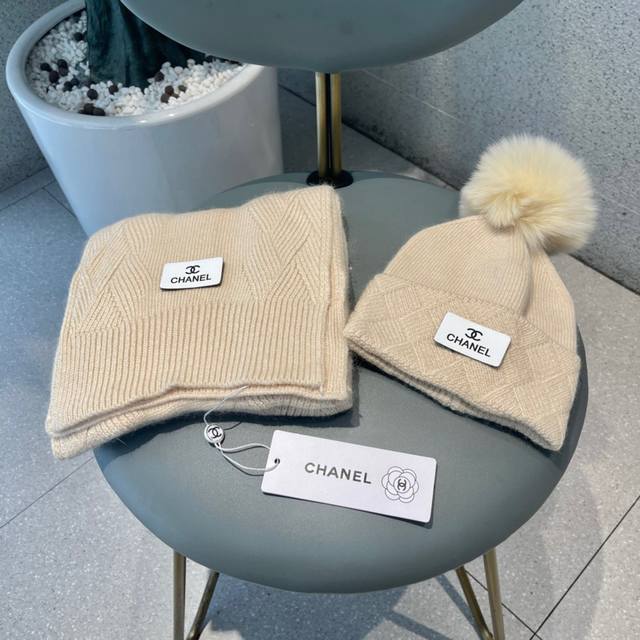Chanel suit Chanel ladies' original hat and scarf set 70% rabbit fur + 30% wool