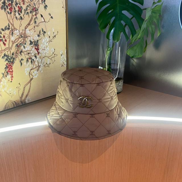 Chanel's new bucket hat, classic style, ultra-light down fabric!