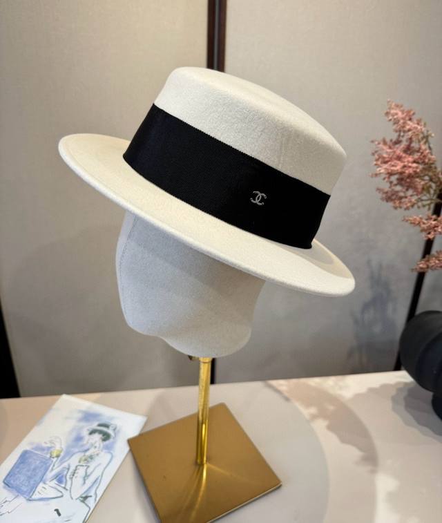 White Chanel's new classic lady-style flat-top hat, head circumference 57cm