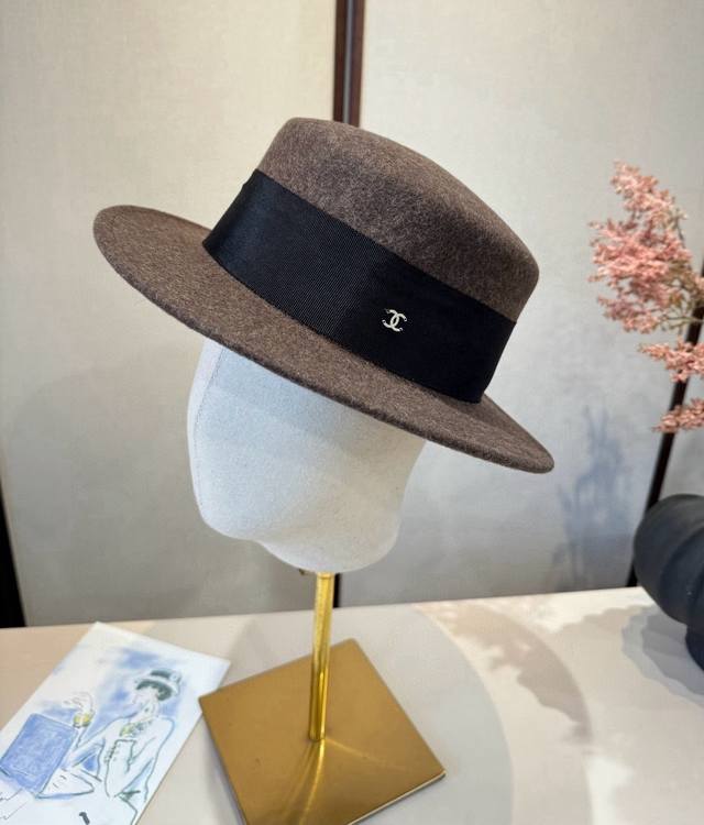 Chanel's new classic lady-style flat-top hat, head circumference 57cm