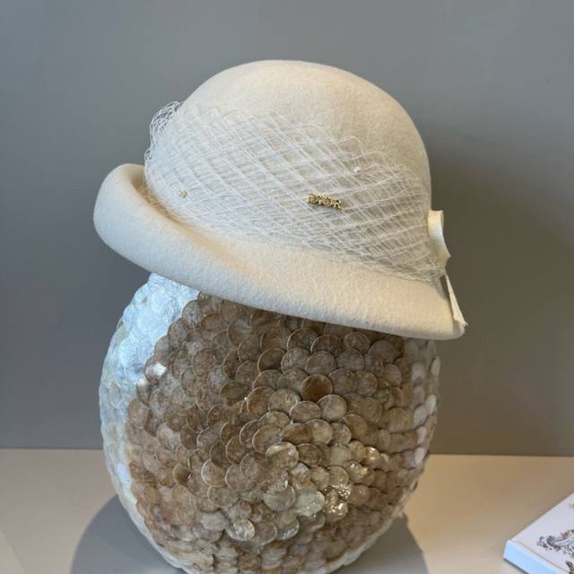 White Dior new wool hat, beret, super goddess style, high-end custom hat, 100%