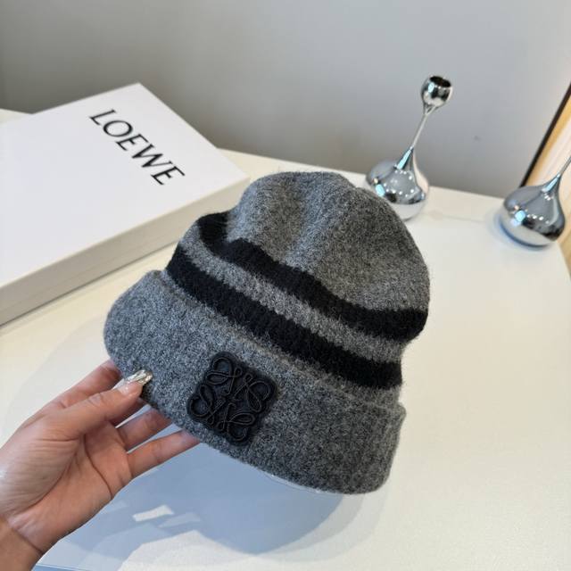 Loewe's new knitted wool hat, wool hat