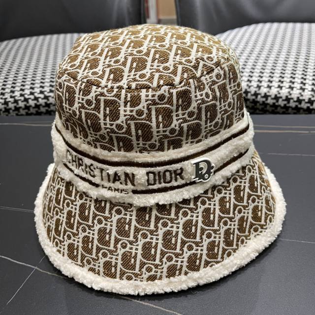 Dior new original autumn and winter plush bucket hat, exquisite and pure style,