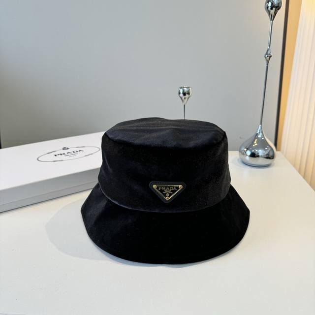 Prada new rabbit fur bucket hat, head circumference 57cm