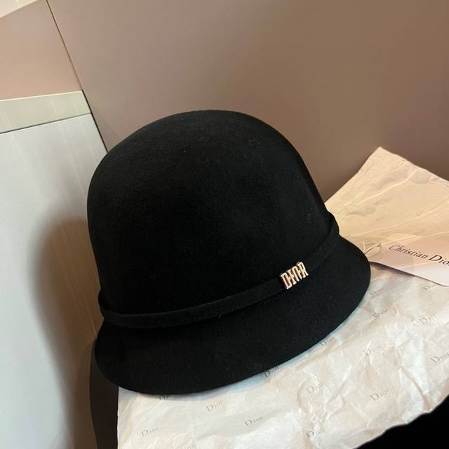 Black Dior Autumn/Winter wool bucket hat, A very stylish style! Different from p