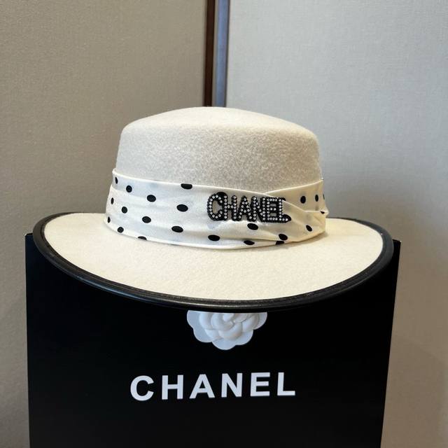 White Chanel new wool hat, flat top hat, 100% wool fabric%, head circumference 5
