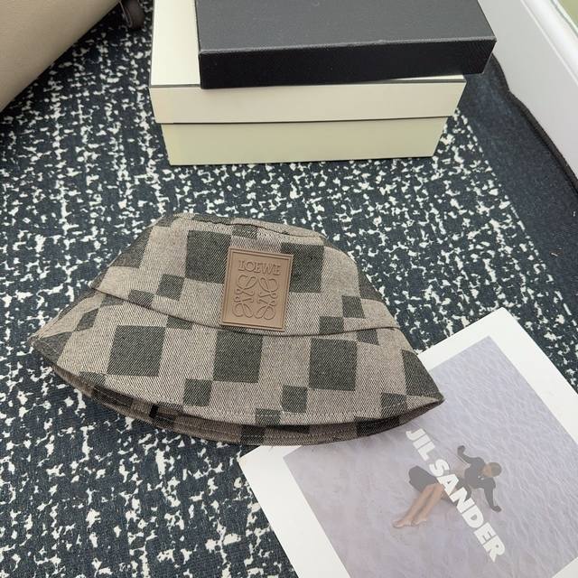 Loewe autumn and winter hot style brown color