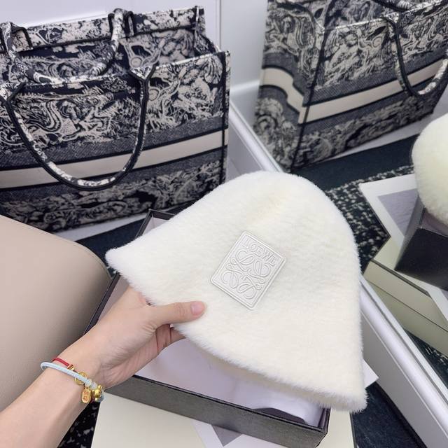 Loewe new rabbit fur hat simple and versatile ~