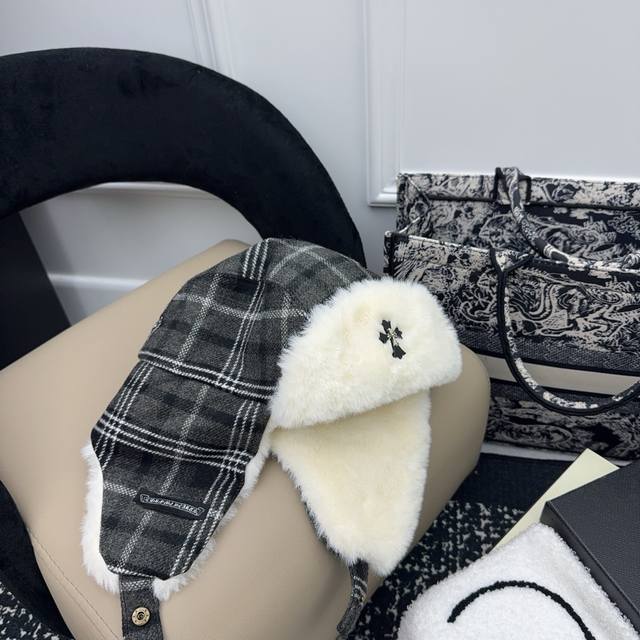 Chrome Hearts New arrival Plush earmuffs with retro plaid are very fashionable!