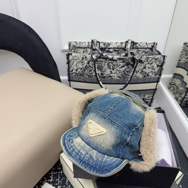 prada new autumn and winter cowboy hat plush ear protection with good texture!
