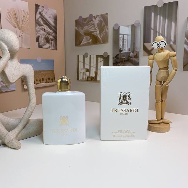 High-end quality Trussardi Donna 2011, 2011 Brand: Trussardi Perfumer: Nathalie