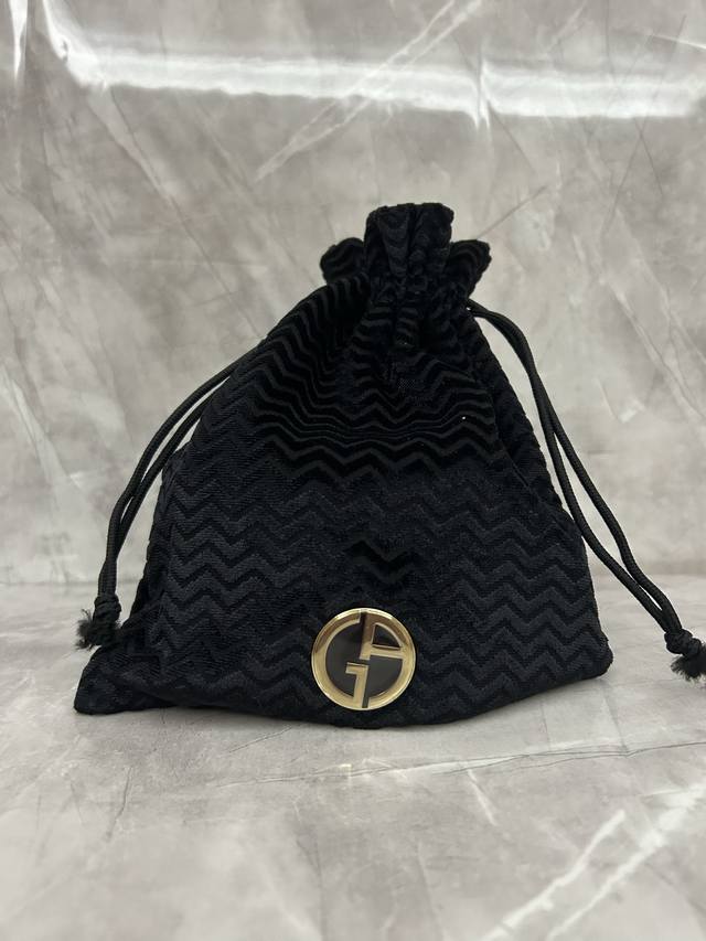 High-end quality Armani perfume sample set of five with a drawstring bag! Contai