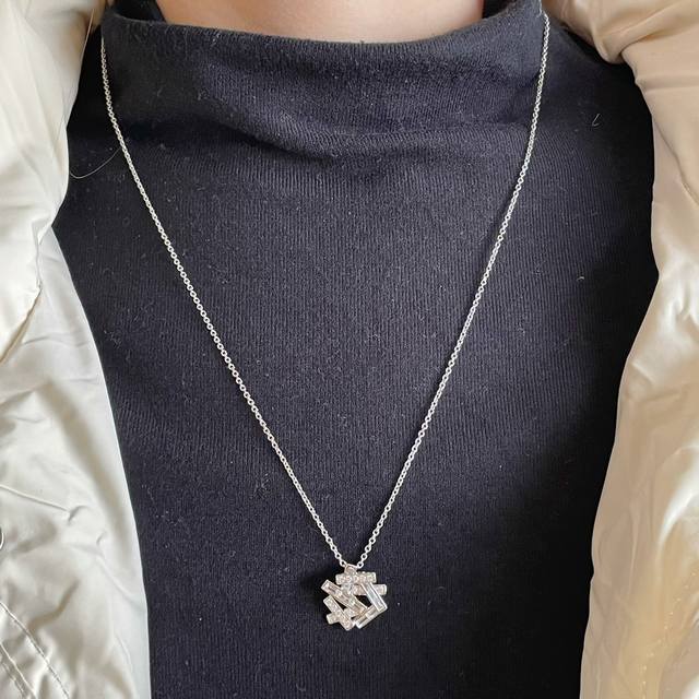 This is a price-adjusted imported custom necklace (9252860270). This high-qualit