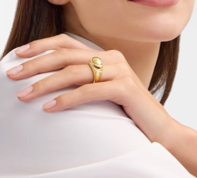 V Gold, size 678. A Bulgari Cabochon Small Gold Bean Ring. A favorite of mine, t