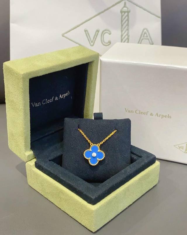 V gold material Vca blue chalcedony four-leaf clover single flower necklace