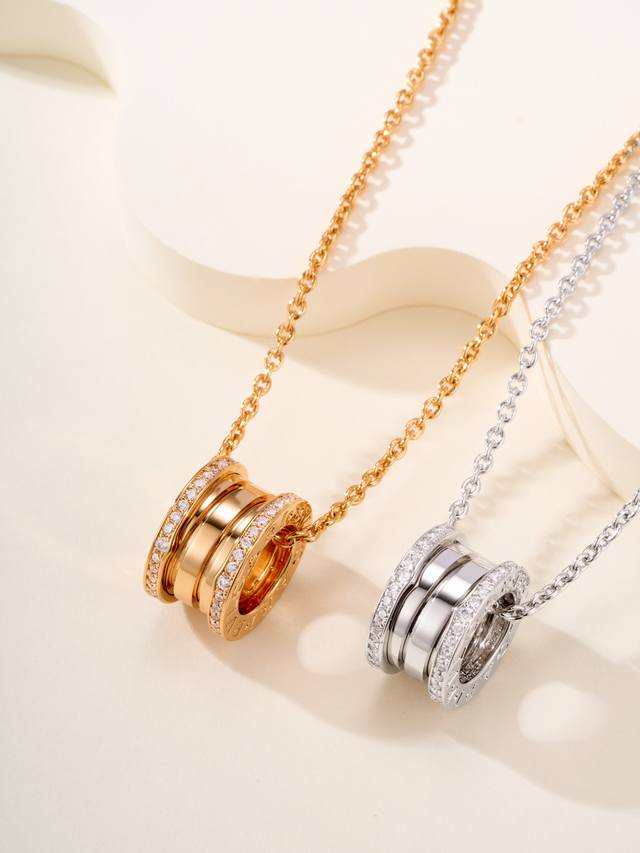 B Baojia's classic diamond-studded spring necklace, from the B.Zero series, is s