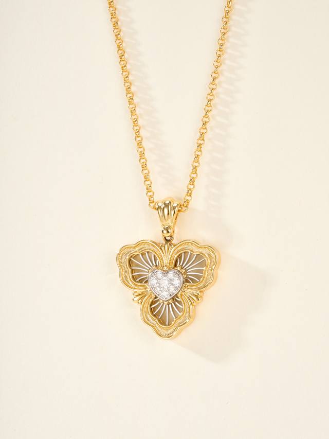 The most beautiful piece in the Buccellati Opera series, the Opera Tulle heart-s