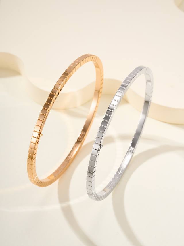 Chopin small ice cube narrow diamond-free bracelet size 17. The design is superb