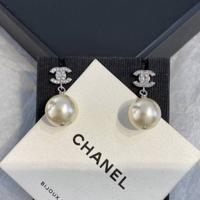 Xe0560 Ch Nel Xianger Double C Pearl Drop Earrings Made with imported brass, Swa