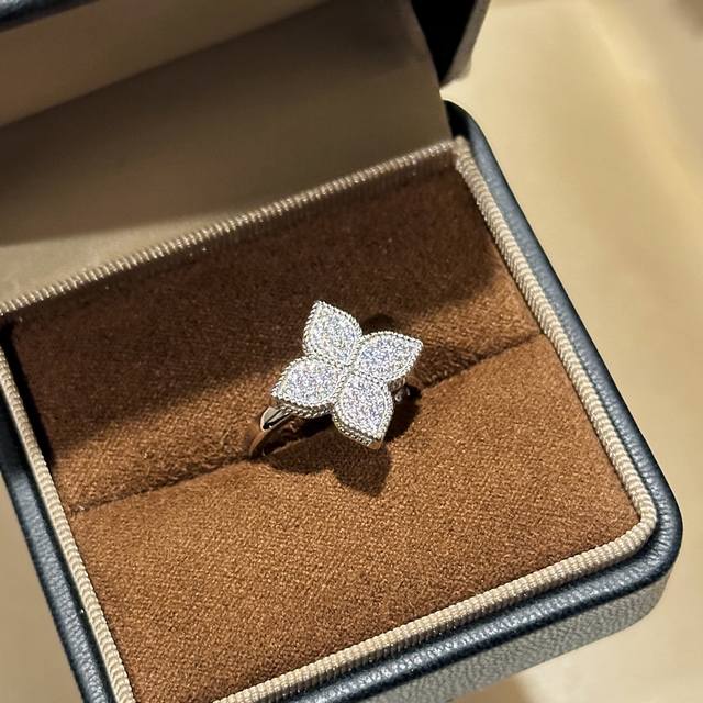 A6764 New Butcher-style hollow four-leaf clover ring with full diamond hemp lace