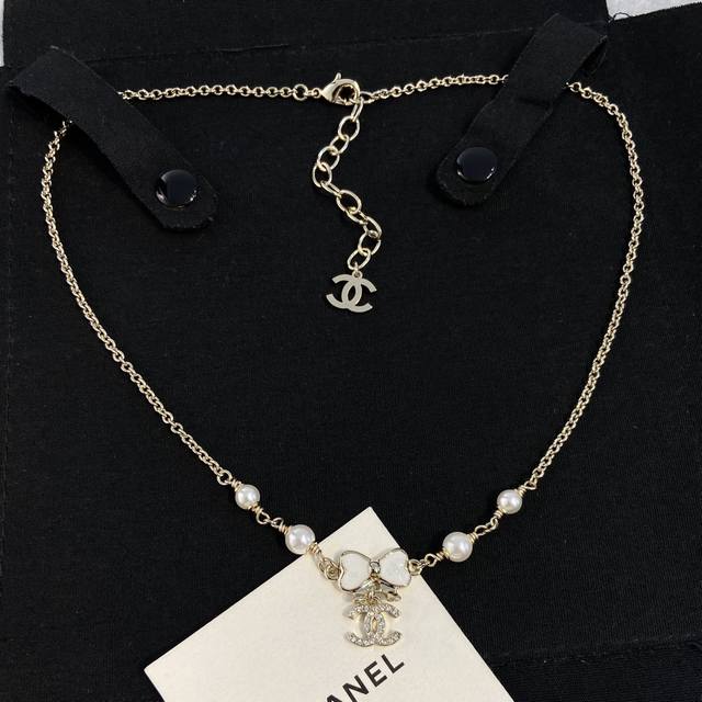 Xx0470 Ch Nel Xiang'er white enamel four-leaf clover pearl necklaceIt's so fairy