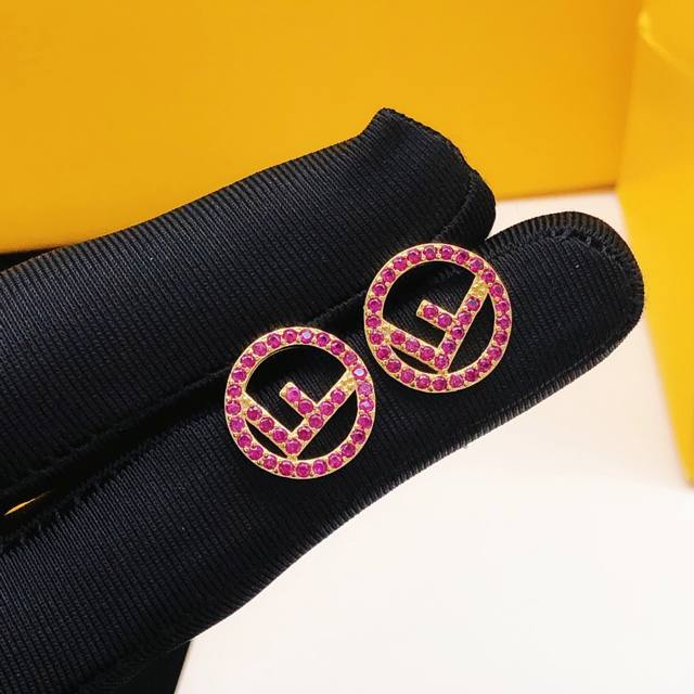 No. Fded0015 Fendi round earrings with diamonds red