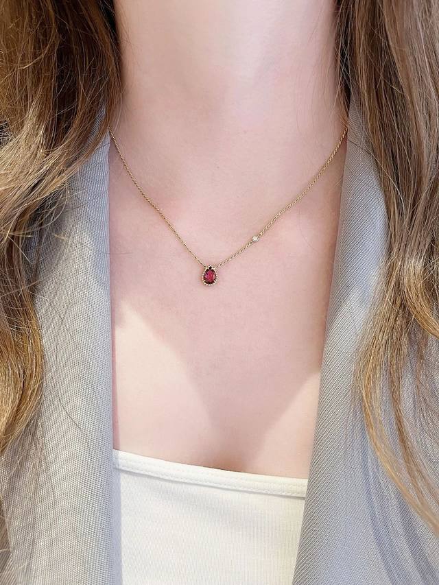 206877 We offer a small teardrop necklace, customizable in 18K gold with real go