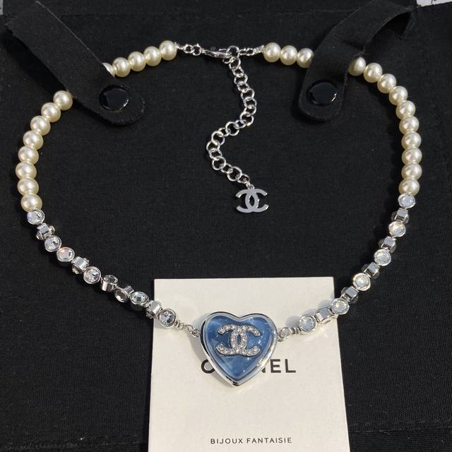 Xx0856 Chane Heart NecklaceI knew this series was beautiful, but I didn't expect