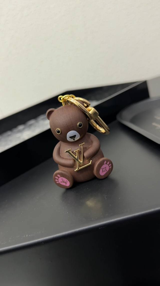 M01360 Lv Teddy Bear Bag Charm and Keychain Lv Teddy Bear Bag Charm and Keychain