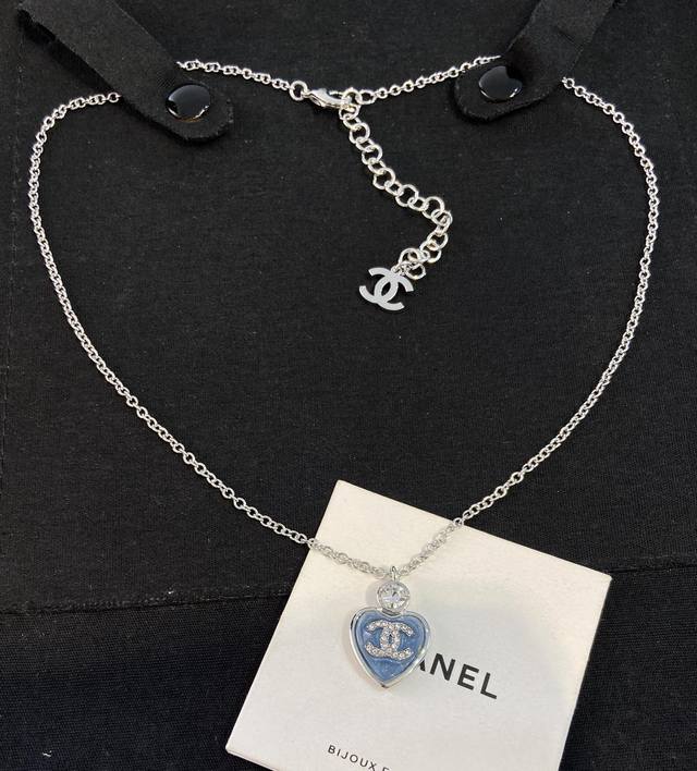 Xx0587 Ch Nel Xiang'er 25p blue and pink rhinestone heart necklace. Adjustable l