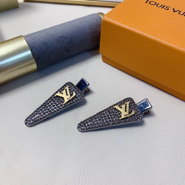 lv Louis Vuitton Donkey Brand Hairpin Full Diamond Titanium Steel Logo Press Cli