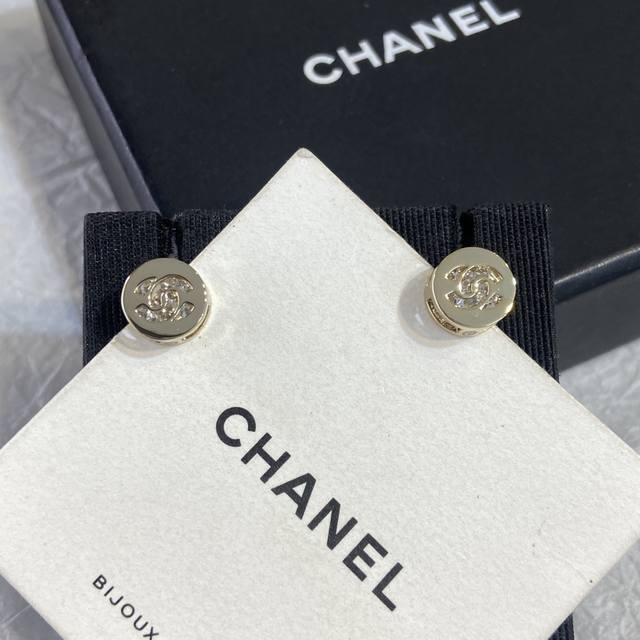 Xe0767 Ch Nel single diamond double C earringsare so popular and so beautiful th