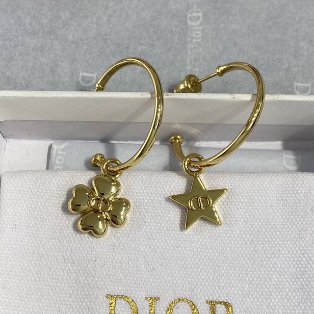 De0853 D Star Ear Hook It's so perfect, so beautiful, so gentle, it's perfect. W