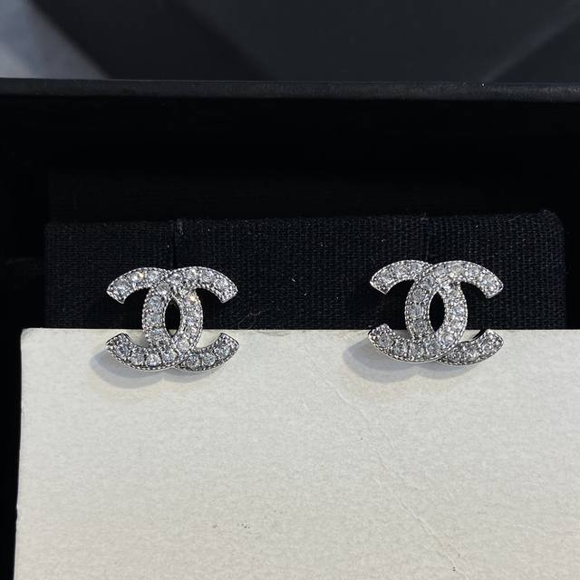 Xe0145 Ch Nel Xianger small double C earrings two colors