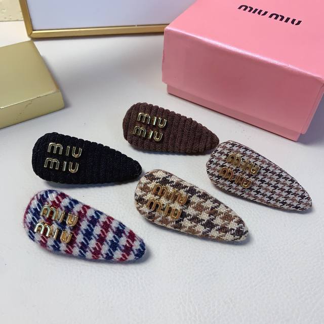 miumiu Miu Miu Miumiu hairpin early autumn new letter hairpin pressure clip temp