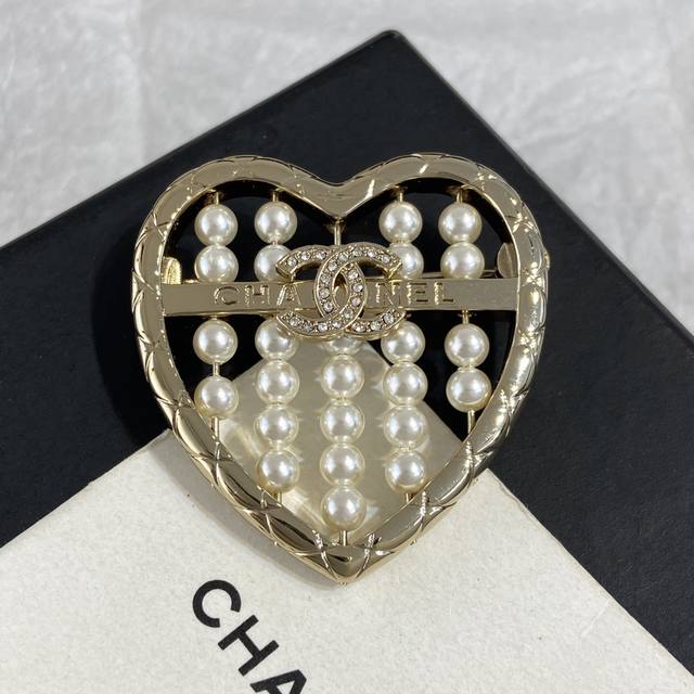 Xz0119 Fragrant gold diamond-studded double C heart pearl abacus broochA small a