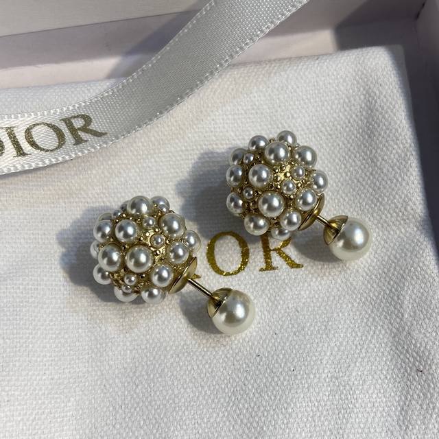 De0122 25D Home Summer Large and Small Bead Earrings The beads on the back of th