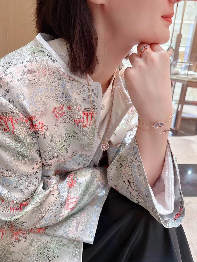 250448 We offer a large Ruyi lock necklace, customizable with real gold and diam