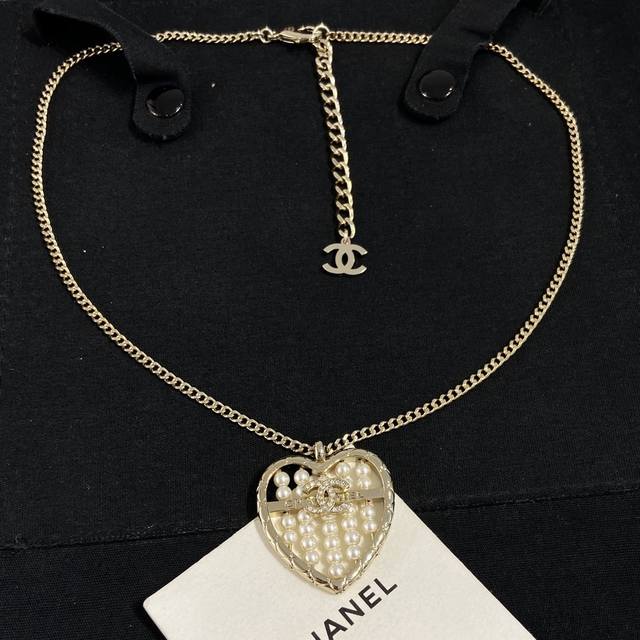 Xx997 A fragrant gold, diamond-studded, double-C heart-shaped pearl abacus neckl