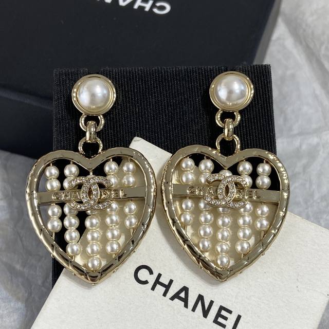 Xe996 Fragrant gold diamond-studded double C heart pearl abacus earringsDiamond-