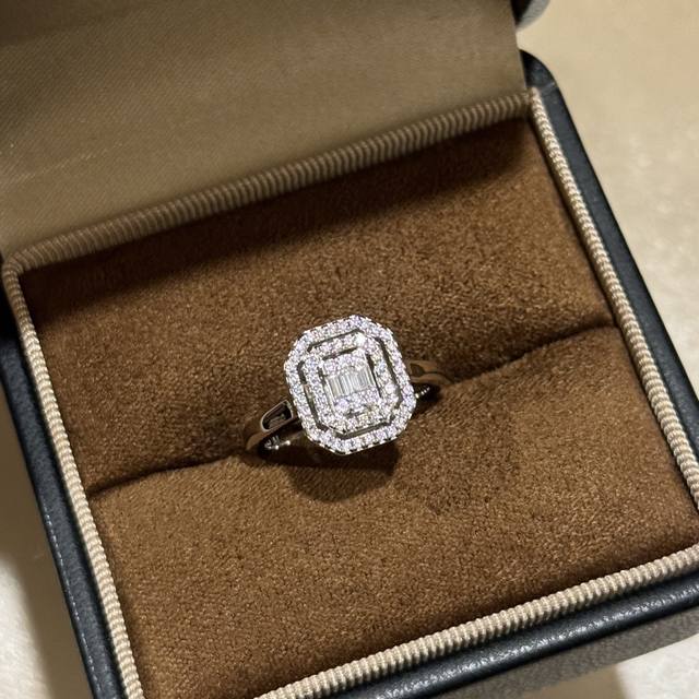 A6634 This new double-row diamond ring from a renowned brand is set in premium 9