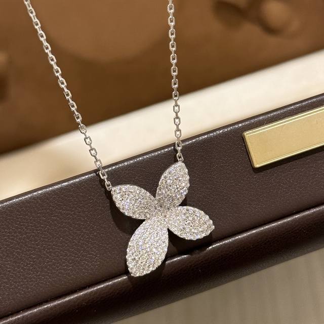 A6743 New high-end jewelry bow necklace with full diamonds. The jewelry uses the
