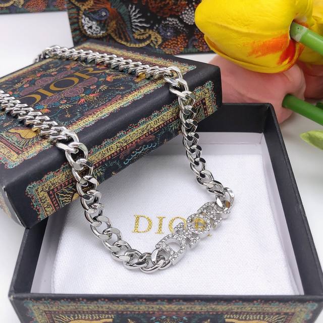 No. Dxl0016 Dior new necklace silver letter inlaid with diamonds
