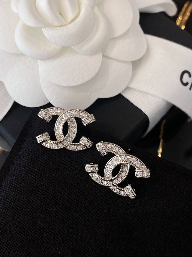 Number: Xed0812 C platinum Cc earrings, same material 925 silver needle silver e