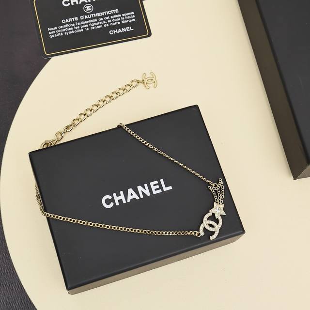 Chanel25B Star Double C Necklace The full diamond double C with shooting stars h