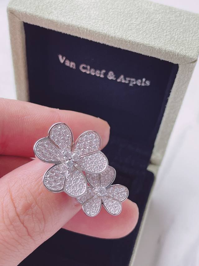 Ca full diamond clover ring