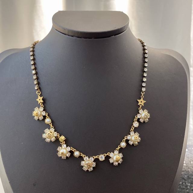 Code N016 D*Or Classic best-selling necklace is now available! Diamond-studded