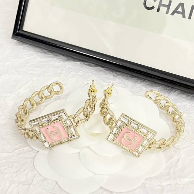 Code E2660 Chanel's best-selling earrings are back in stock! Available now at t