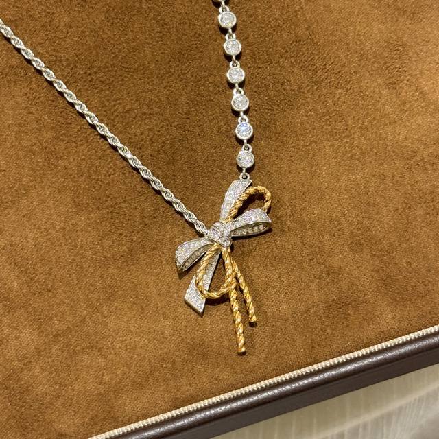 A1367 Chaumet Ruyi Knot series bow asymmetrical two-tone necklace. Highest quali