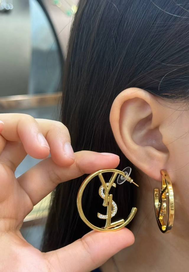 Ysl Saint Laurent half-circle large diamond earrings make you look elegant and g